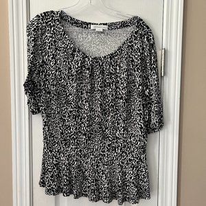 Liz Claiborne Animal Print Pleated Scoop Neck Blouse Size M